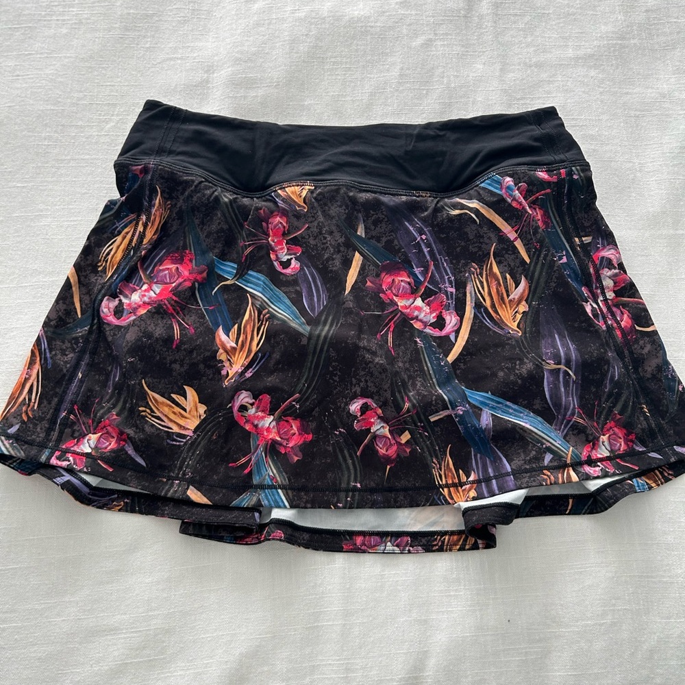 Lululemon skirt size 6 long